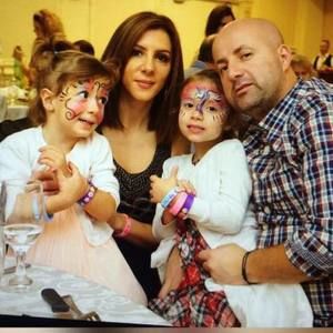 Meet your Posher, Lona